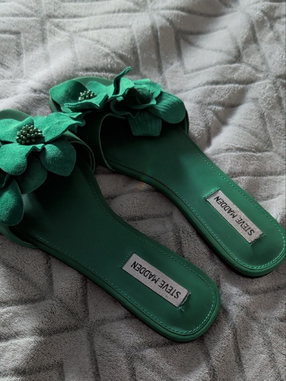 Steve Madden Emerald Green Floral Slide Flats - Picture 2 of 4